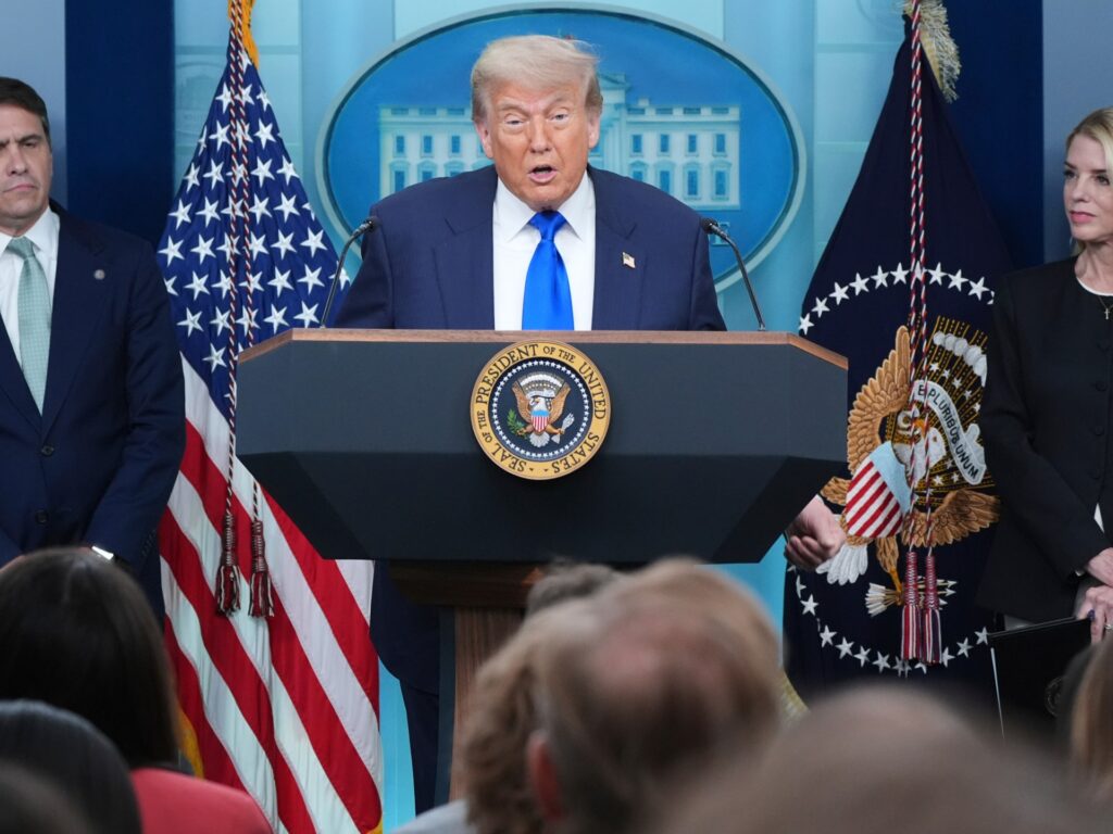 Trump reiterates Iran nuclear talking points despite swirling questions Trump reiterates Iran nuclear talking points despite swirling questions