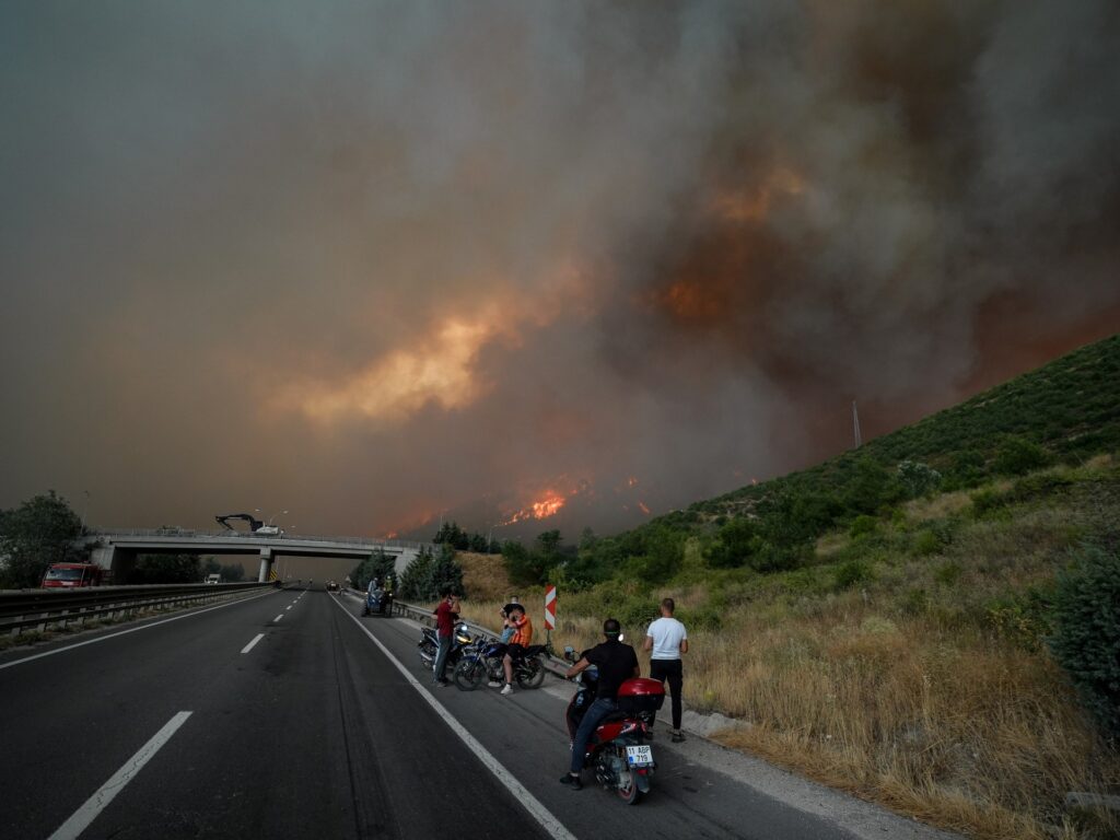 Turkish wildfire kills 10 firefighters, rescue workers amid extreme heat Turkish wildfire kills 10 firefighters, rescue workers amid extreme heat