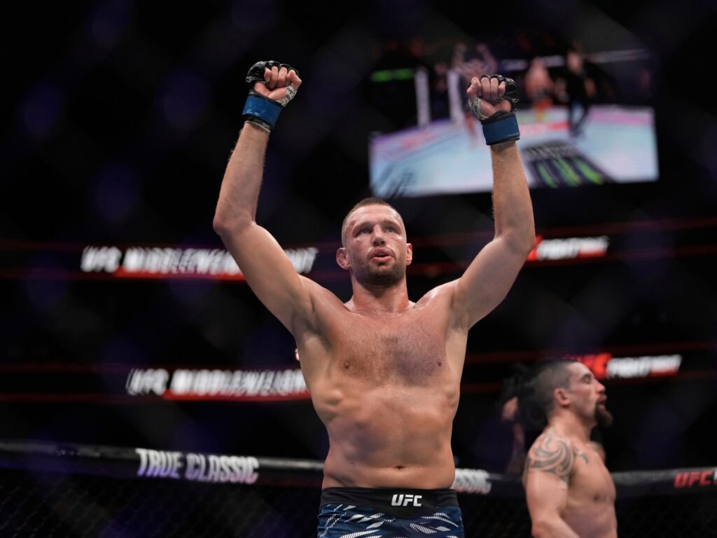 De Ridder beats Whittaker in middleweight fight at UFC Abu Dhabi