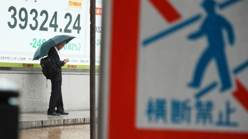 Asian shares are mixed after S&P 500 and Nasdaq composite pull back from their all-time highs Asian shares are mixed after S&P 500 and Nasdaq composite pull back from their all-time highs