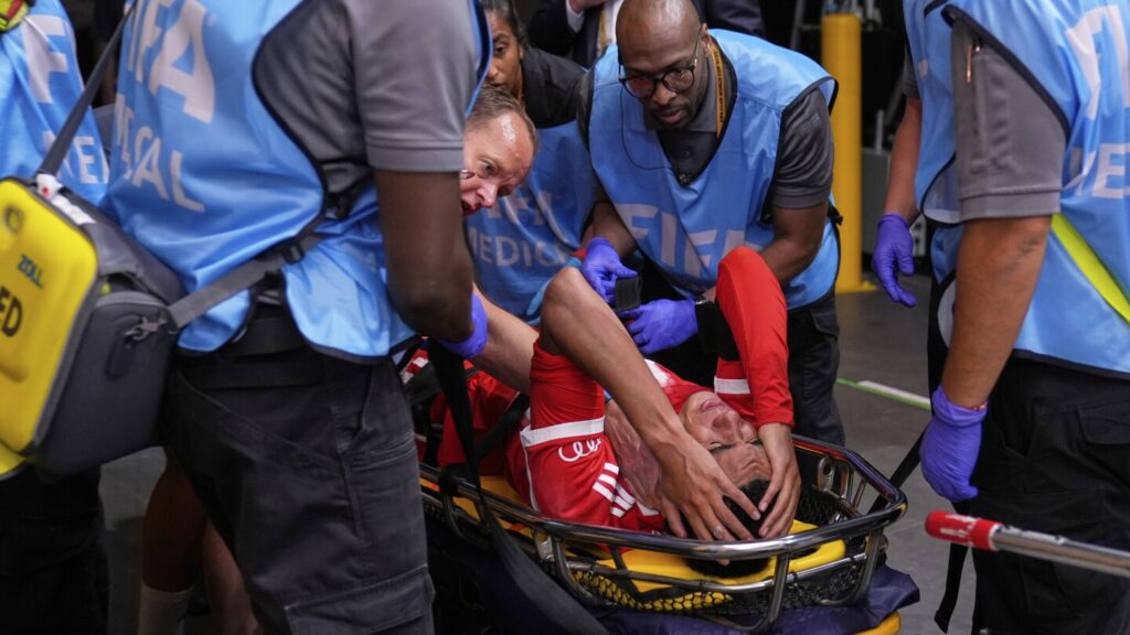 Bayern Munich midfielder Jamal Musiala badly injures his leg against PSG at the Club World Cup Bayern Munich midfielder Jamal Musiala badly injures his leg against PSG at the Club World Cup