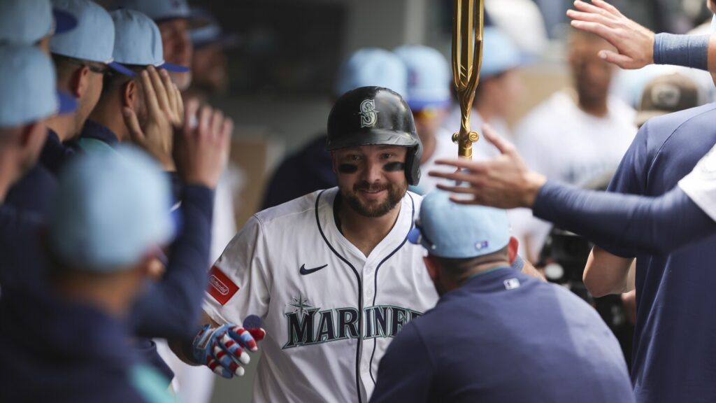 Cal Raleigh ties Ken Griffey Jr.’s Mariners record for home runs before All-Star break with 35 Cal Raleigh ties Ken Griffey Jr.'s Mariners record for home runs before All-Star break with 35
