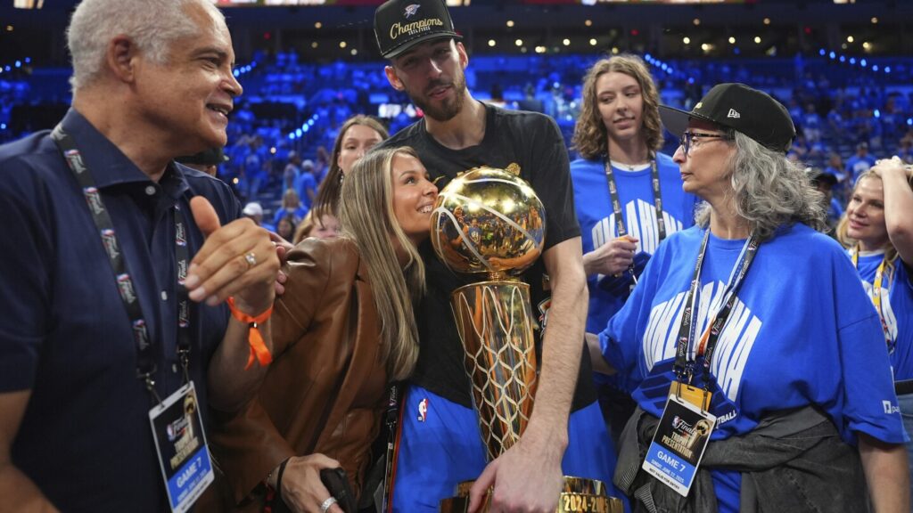 Chet Holmgren and Oklahoma City Thunder agree on a 5-year contract extension, AP source says