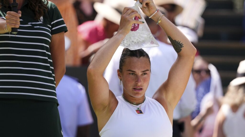 Heat returns to Wimbledon as Aryna Sabalenka offers water and ice pack to fans at Centre Court Heat returns to Wimbledon as Aryna Sabalenka offers water and ice pack to fans at Centre Court