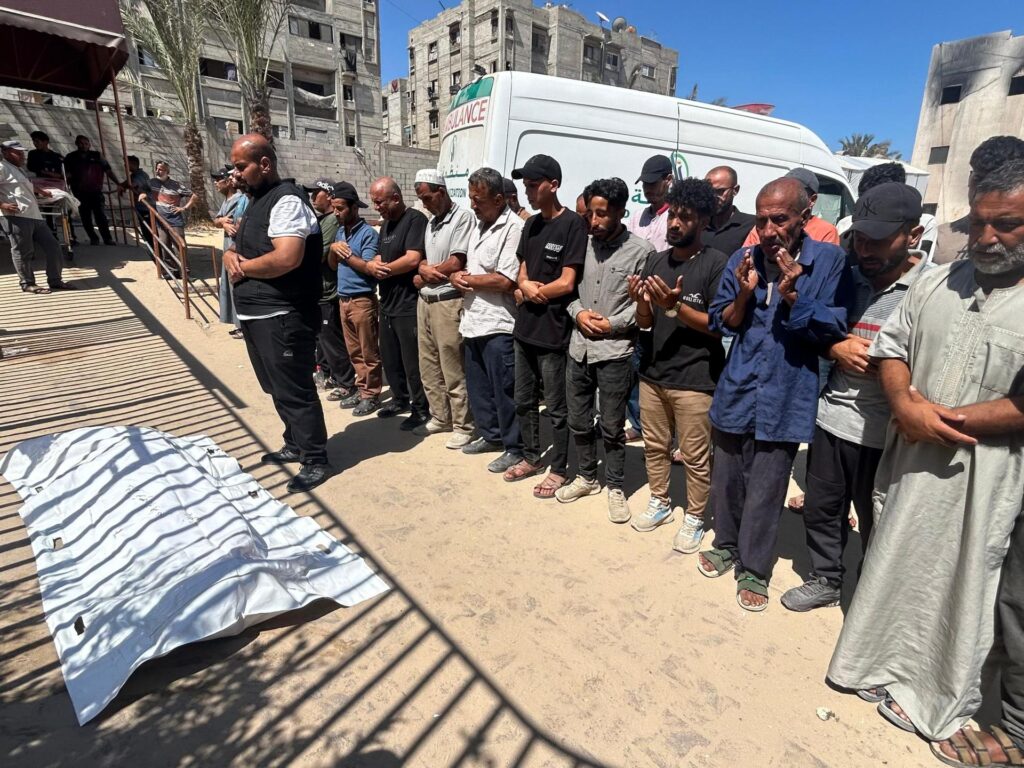Israel kills more than 300 in Gaza in 48 hours as possible truce in balance Israel kills more than 300 in Gaza in 48 hours as possible truce in balance