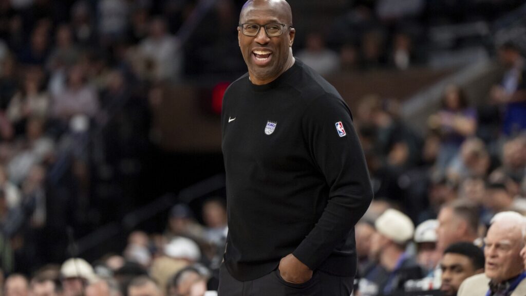 Knicks offer coaching job to Mike Brown and are working on a deal, AP source says Knicks offer coaching job to Mike Brown and are working on a deal, AP source says