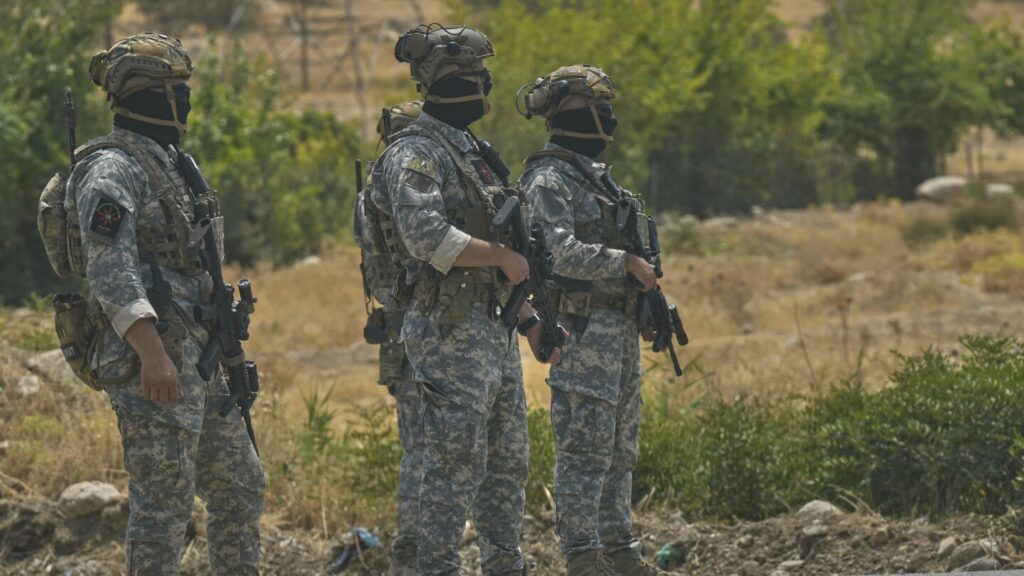Kurdish separatist fighters in Iraq begin laying down weapons as part of peace process with Turkey Kurdish separatist fighters in Iraq begin laying down weapons as part of peace process with Turkey