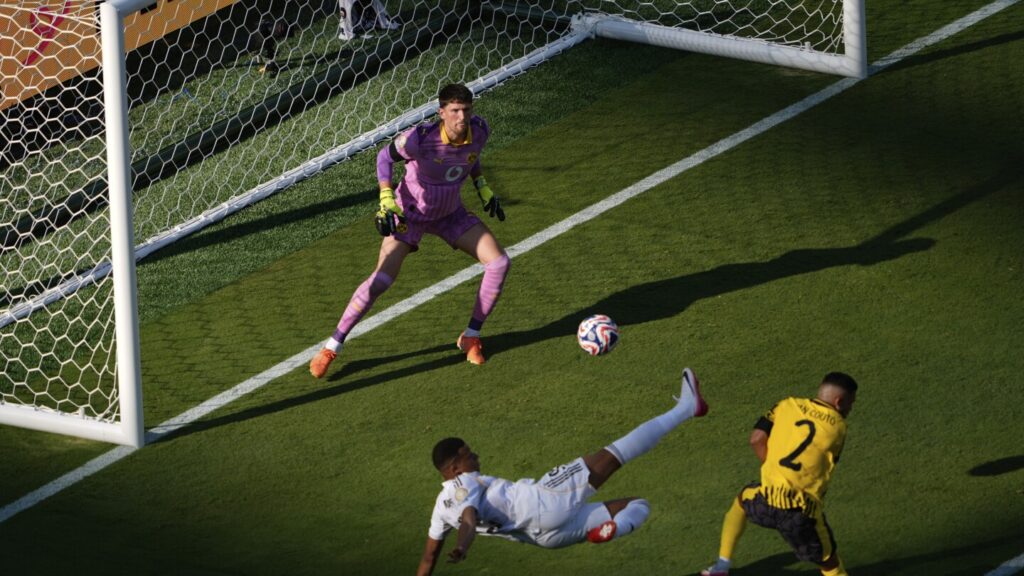 Real Madrid beats Dortmund 3-2 after 3 stoppage-time goals, plays PSG in Club World Cup semifinals Real Madrid beats Dortmund 3-2 after 3 stoppage-time goals, plays PSG in Club World Cup semifinals