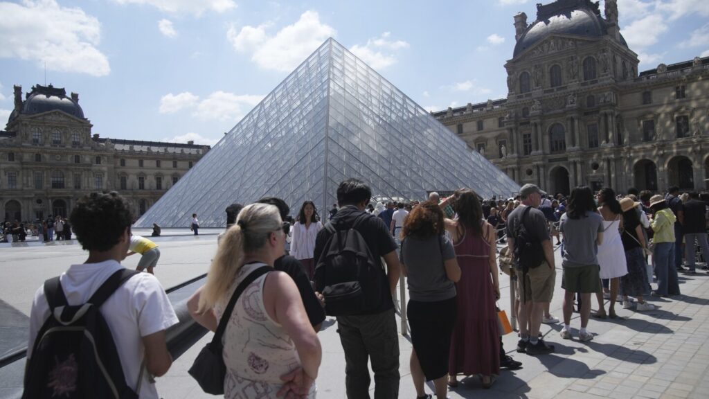 The world’s most-visited museum shuts down with staff sounding the alarm on mass tourism The world’s most-visited museum shuts down with staff sounding the alarm on mass tourism