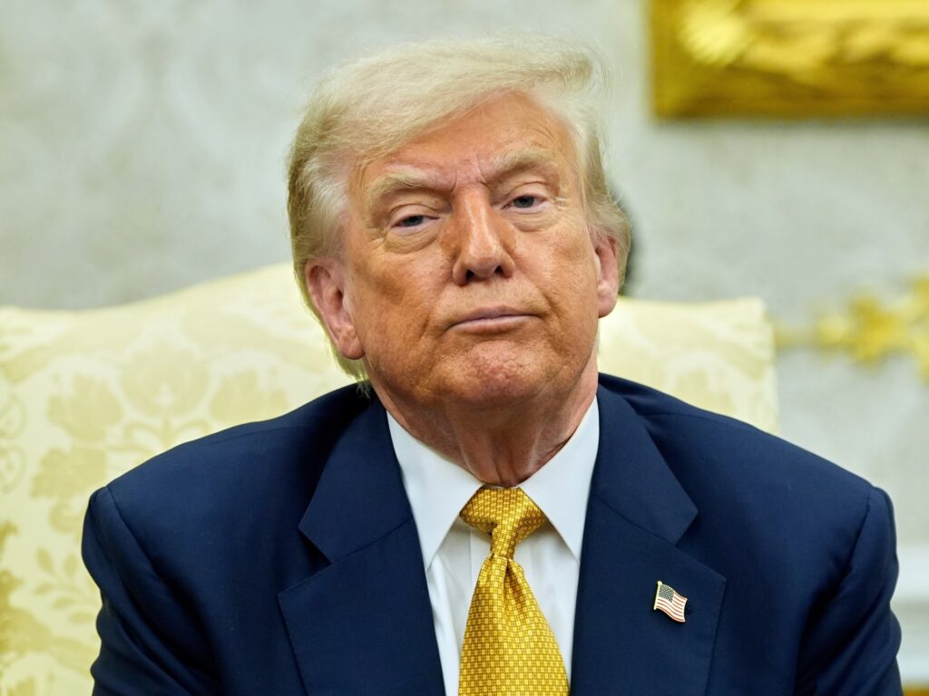 Trump hosts Qatar’s PM for private dinner, meets Bahrain crown prince Trump hosts Qatar’s PM for private dinner, meets Bahrain crown prince