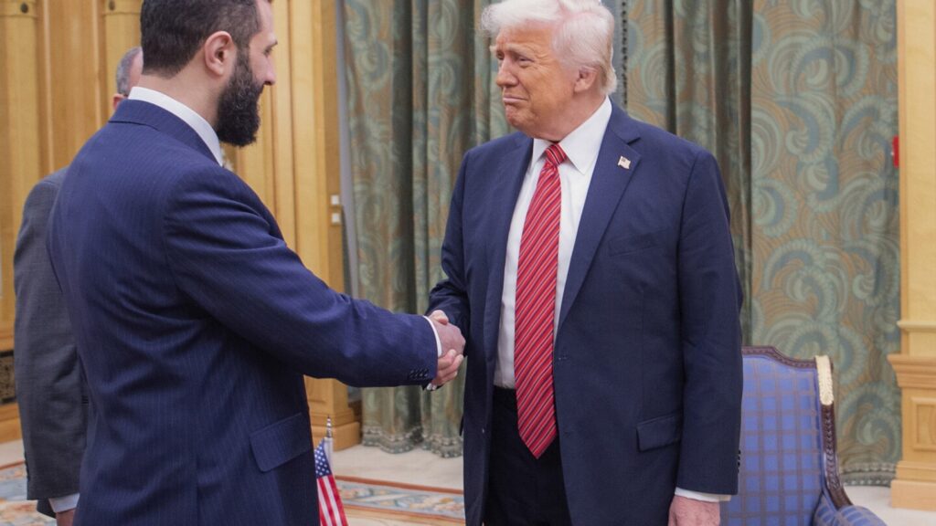 Trump signs an executive order ending US sanctions on Syria Trump signs an executive order ending US sanctions on Syria