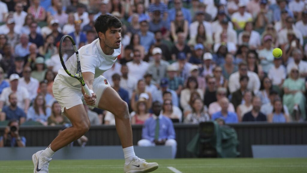 Wimbledon: Defending champion Carlos Alcaraz extends winning streak to reach 4th round Wimbledon: Defending champion Carlos Alcaraz extends winning streak to reach 4th round