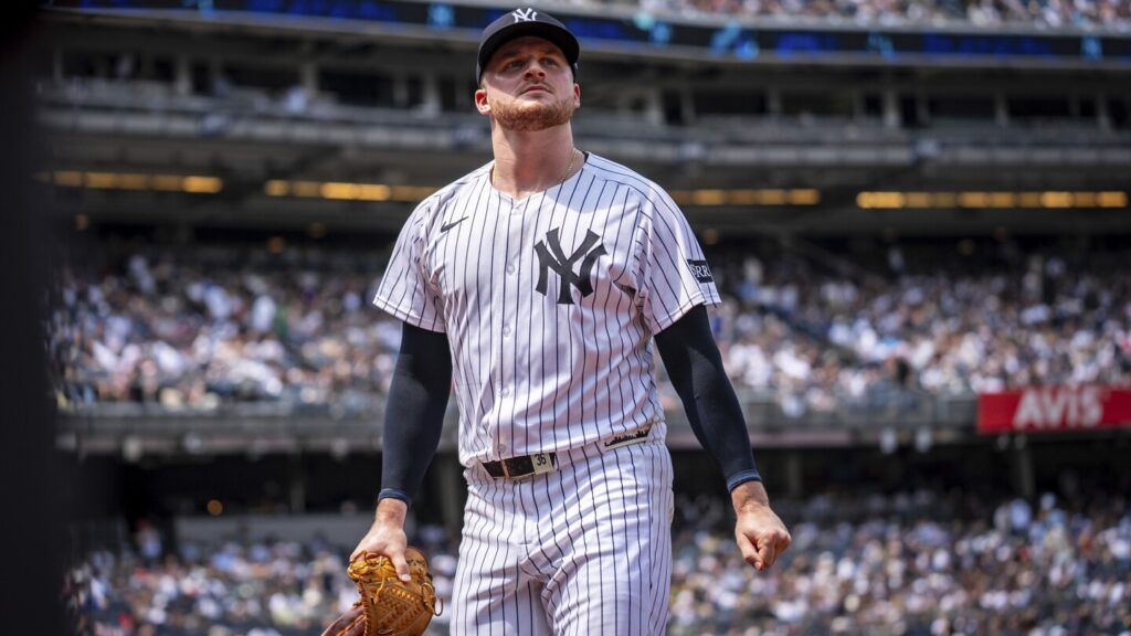 Yankees pitcher Clarke Schmidt is expected to have season-ending Tommy John surgery Yankees pitcher Clarke Schmidt is expected to have season-ending Tommy John surgery