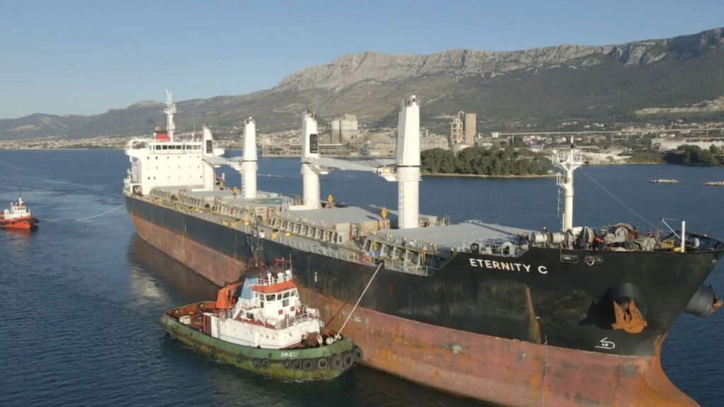 Yemen’s Houthi rebels attack a ship in the Red Sea after claiming they sunk another Yemen's Houthi rebels attack a ship in the Red Sea after claiming they sunk another