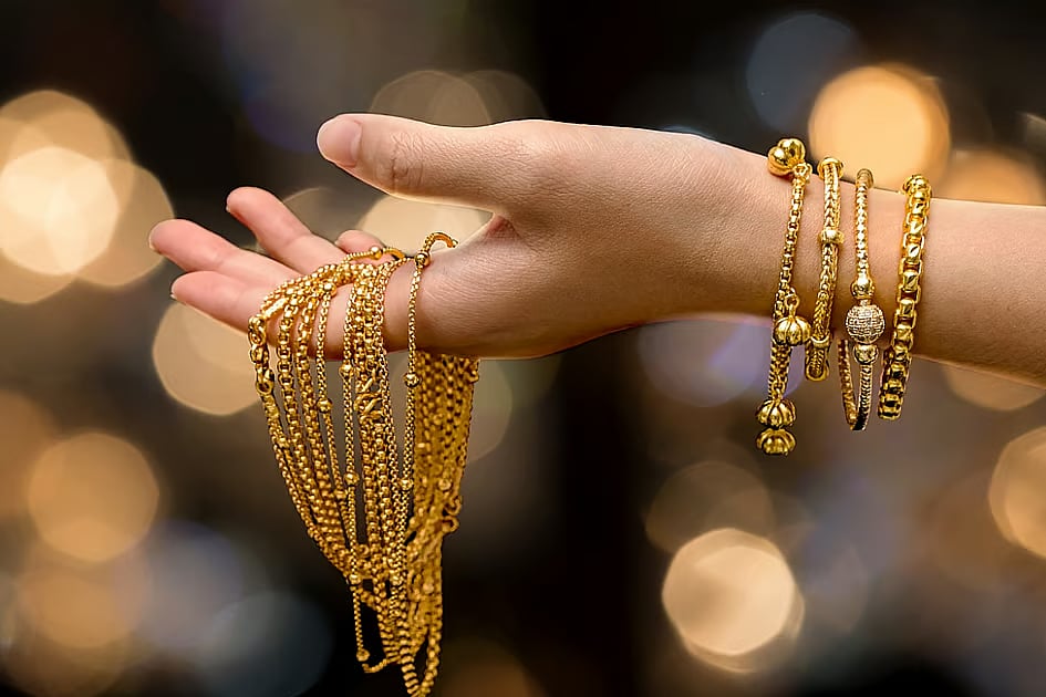 Gold prices rise above $3,330, set to soar amid tariffs, inflation fears Gold prices rise above $3,330, set to soar amid tariffs, inflation fears