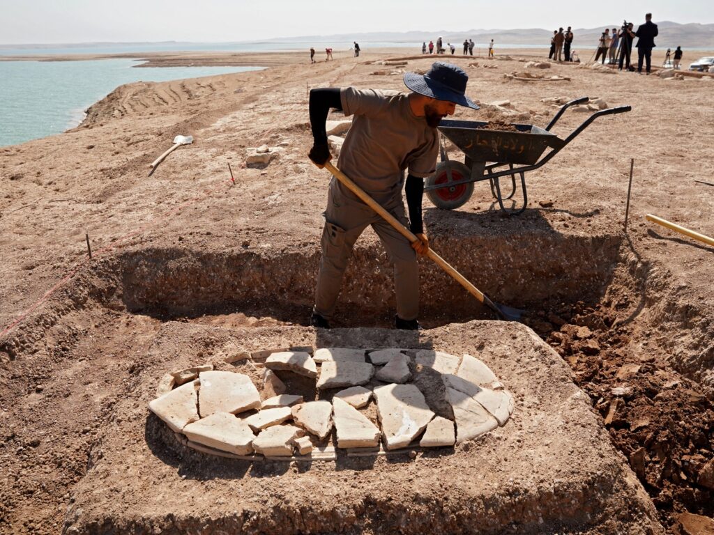 Drought in Iraq unearths more than 2,000 years old tombs Drought in Iraq unearths more than 2,000 years old tombs