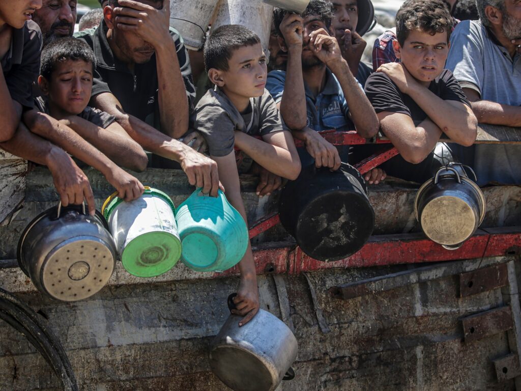 Israel kills an average 28 Palestinian children daily in Gaza Israel kills an average 28 Palestinian children daily in Gaza