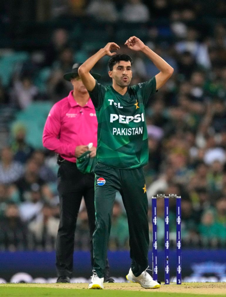 Pakistan's Sufiyan Muqeem reacts after bowling a delivery during the T20 international cricket match between Australia and Pakistan in Sydney, Australia, Saturday, Nov. 16, 2024. (AP Photo/Rick Rycroft)
