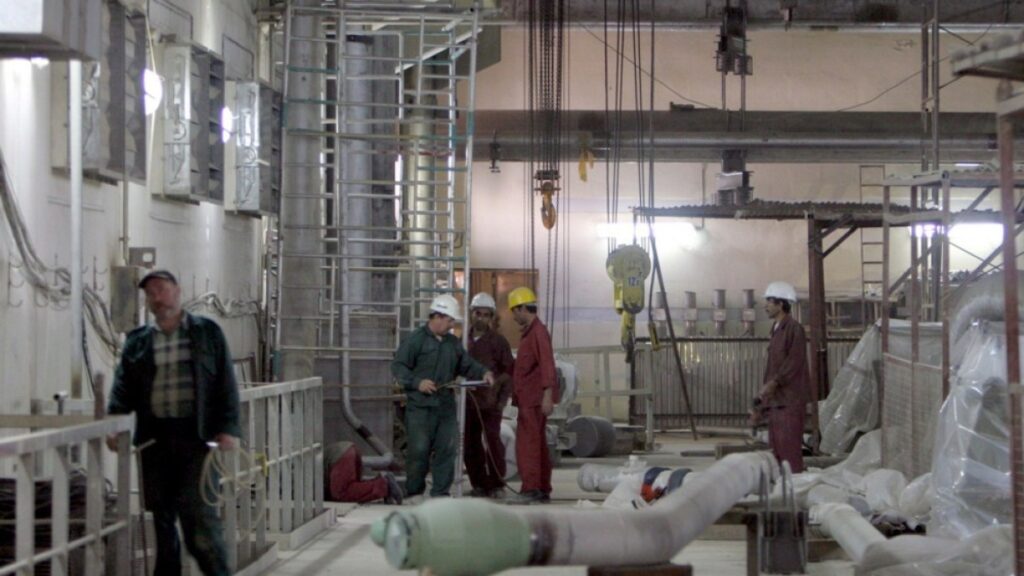 Iran and Russia sign $25bn nuclear plant deal Iran and Russia sign $25bn nuclear plant deal