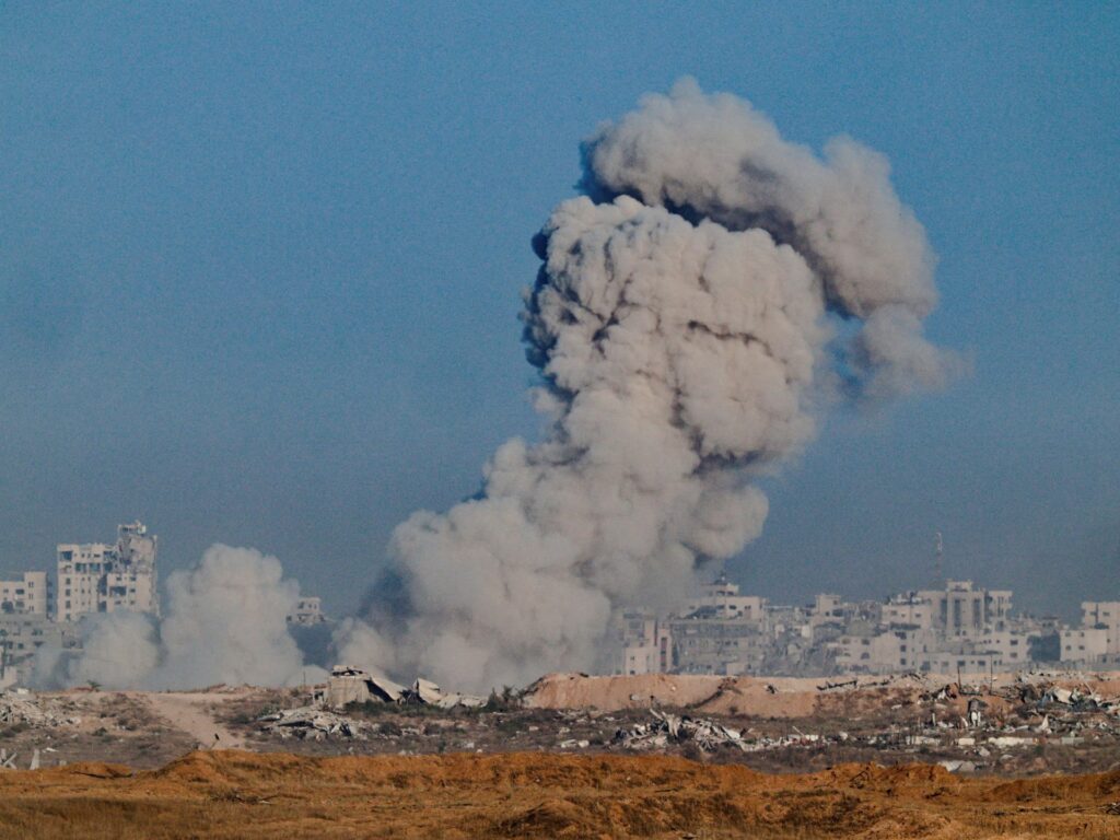 Israeli strikes kill 19 Palestinians near Gaza’s last functioning hospitals Israeli strikes kill 19 Palestinians near Gaza’s last functioning hospitals