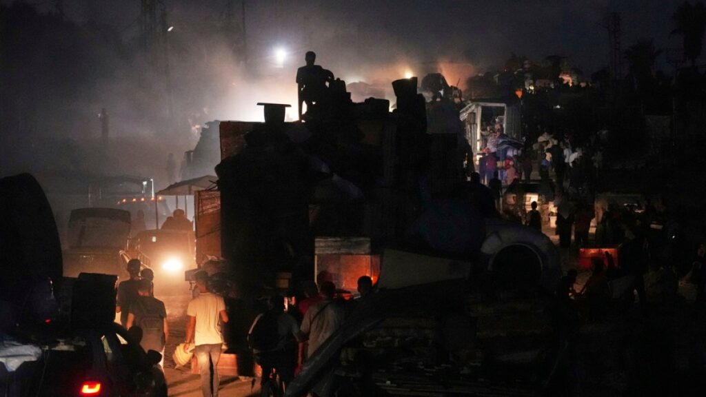 Panic in Gaza City as Israel advances on centre, ‘sandwiching’ population Panic in Gaza City as Israel advances on centre, ‘sandwiching’ population