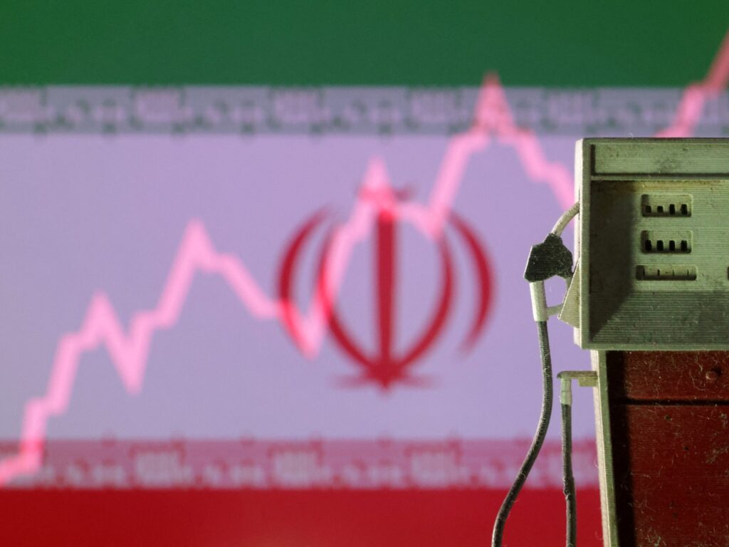 US slaps new sanctions on individuals and firms that help Iran sell its oil US slaps new sanctions on individuals and firms that help Iran sell its oil
