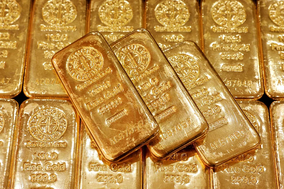 Gold blazes past $4,000 as investors rush to safety Gold blazes past $4,000 as investors rush to safety