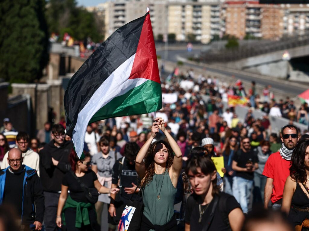 Pressure mounts on Meloni’s gov’t as Gaza protests paralyse Italy Pressure mounts on Meloni’s gov’t as Gaza protests paralyse Italy