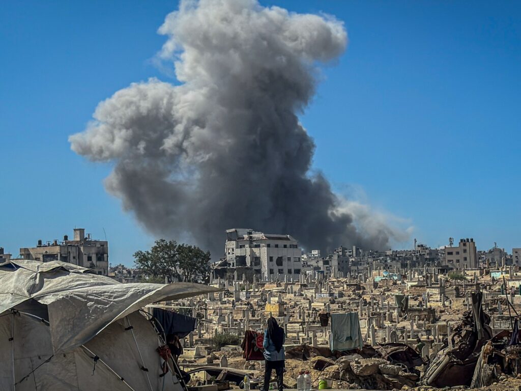 Trump says Israel and Hamas sign off on first phase of Gaza ceasefire plan Trump says Israel and Hamas sign off on first phase of Gaza ceasefire plan