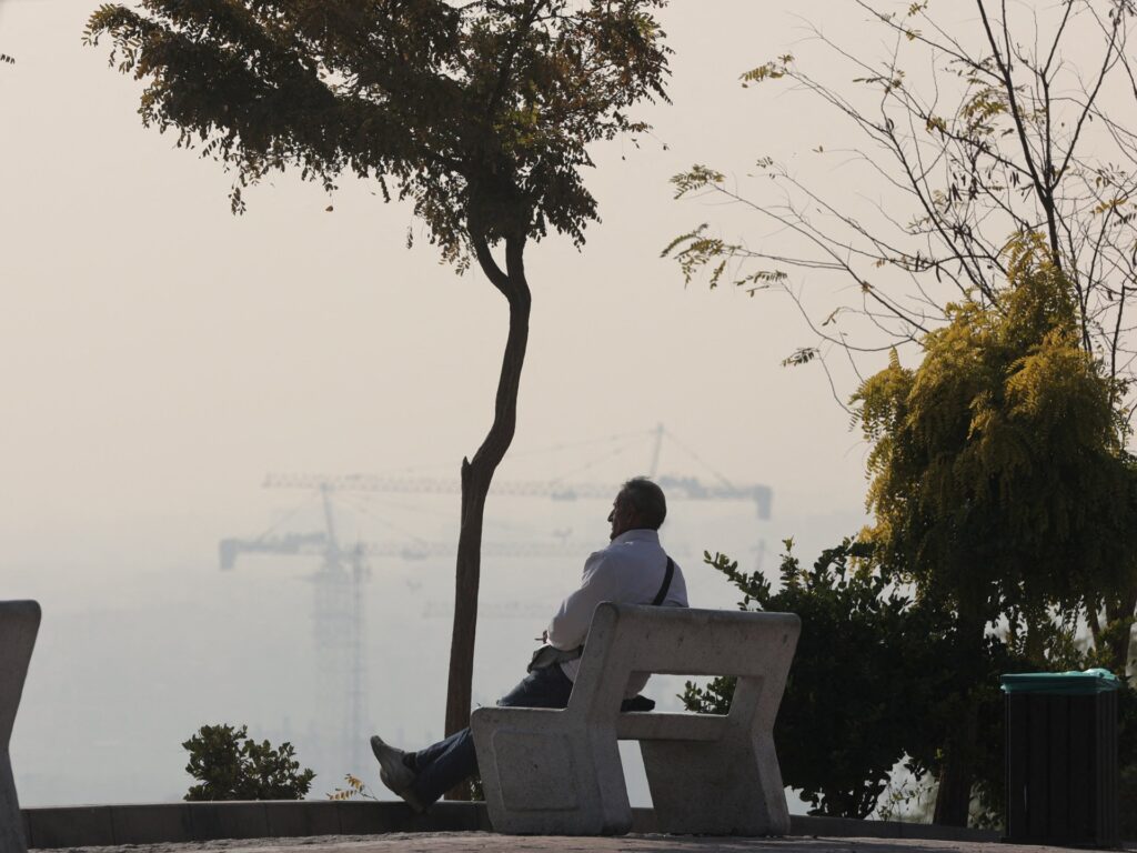 Tehran shrouded in thick smog as Iran burns dirty fuel amid energy crisis Tehran shrouded in thick smog as Iran burns dirty fuel amid energy crisis