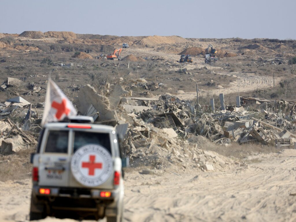 Red Cross to cut 2,900 jobs, slash budget as donors reduce support Red Cross to cut 2,900 jobs, slash budget as donors reduce support