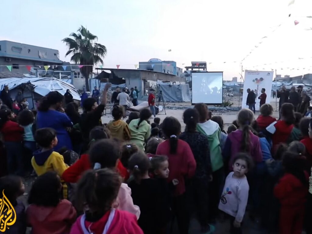 Makeshift movie screenings in Gaza City bring children ‘out of the ruin’ Makeshift movie screenings in Gaza City bring children ‘out of the ruin’