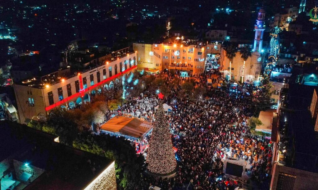 Bethlehem’s Christmas tree lights up after two years of darkness Bethlehem’s Christmas tree lights up after two years of darkness