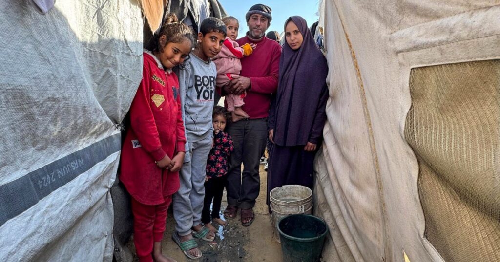 Displaced Gaza families struggle as winter storm hits Displaced Gaza families struggle as winter storm hits