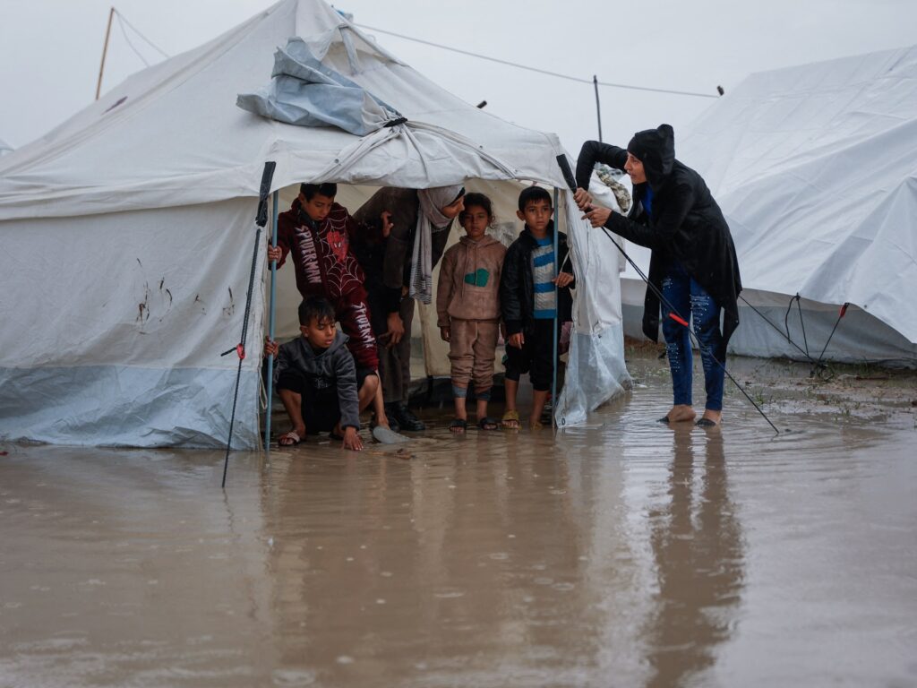 Gaza’s displaced face storm disaster with almost nothing Gaza’s displaced face storm disaster with almost nothing