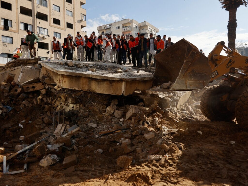 Gaza authorities struggle to recover bodies from rubble amid winter storms Gaza authorities struggle to recover bodies from rubble amid winter storms