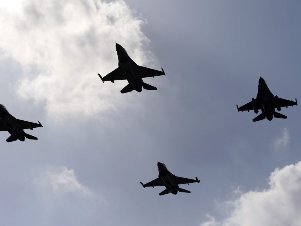 Jordan strikes drug, arms smugglers in Syria border region: Reports Jordan strikes drug, arms smugglers in Syria border region: Reports