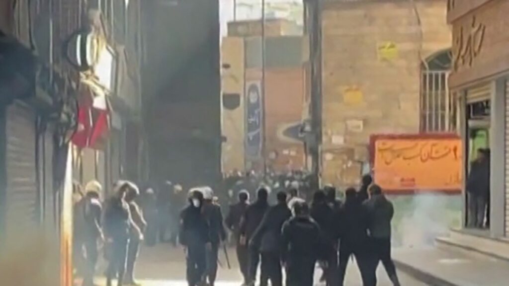 Protests grow as Iran’s government makes meager offer amid tanking economy Protests grow as Iran’s government makes meager offer amid tanking economy
