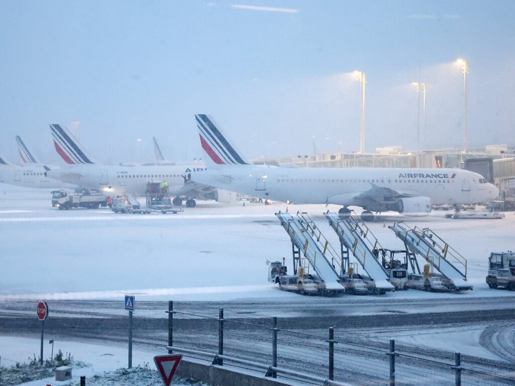 Air France, KLM pause flights to Middle East, including Dubai, Israel Air France, KLM pause flights to Middle East, including Dubai, Israel