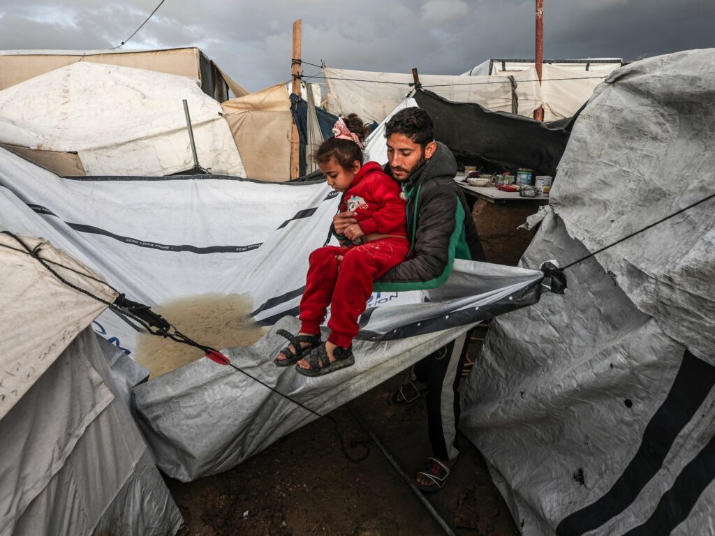 At least 5 die in Gaza collapsed buildings, more deaths from extreme cold At least 5 die in Gaza collapsed buildings, more deaths from extreme cold
