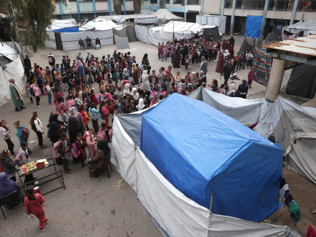 Gaza children risk snipers to attend tent schools Gaza children risk snipers to attend tent schools