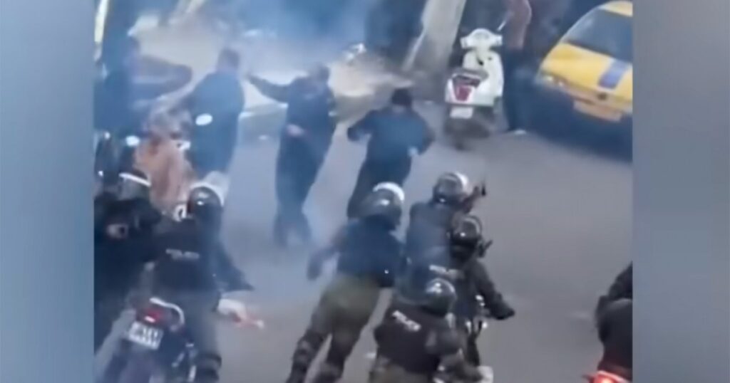 Iran says over 100 officers killed as protesters defy government crackdown Iran says over 100 officers killed as protesters defy government crackdown