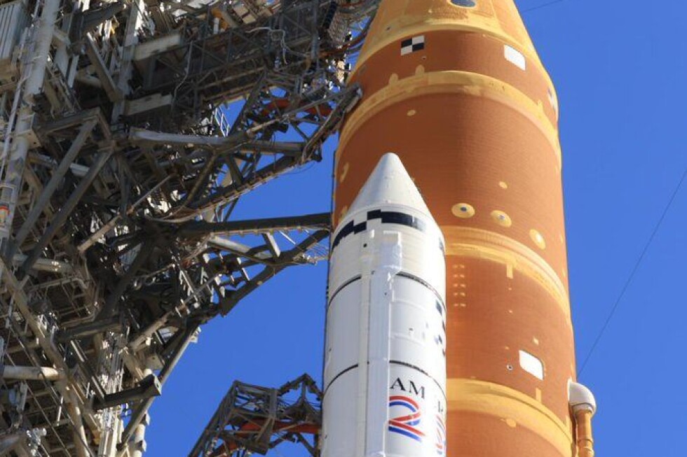 NASA delays astronaut moon mission again after new rocket problem NASA delays astronaut moon mission again after new rocket problem
