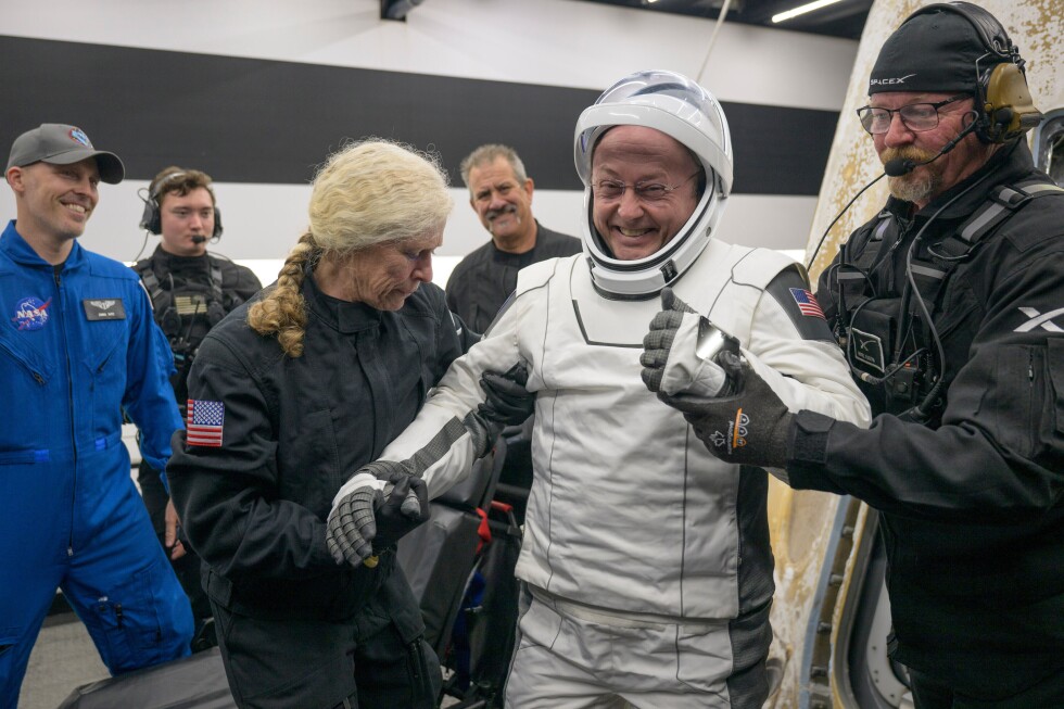 NASA’s Mike Fincke identifies himself as the ailing astronaut who prompted space station evacuation NASA's Mike Fincke identifies himself as the ailing astronaut who prompted space station evacuation