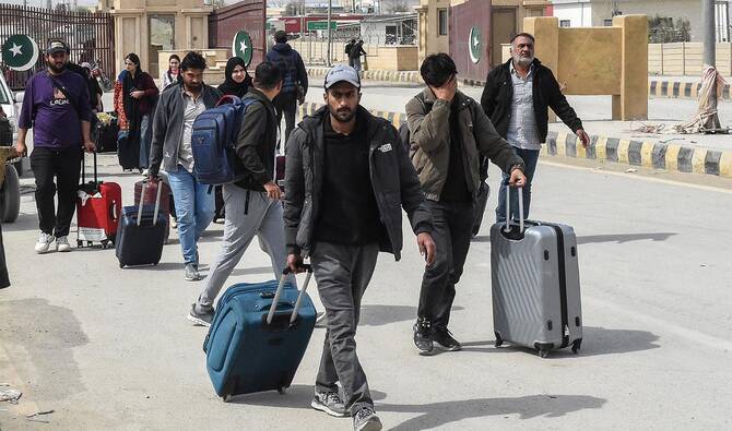Pakistan Rushes to Evacuate Citizens as 650+ Flee Conflict in Iran