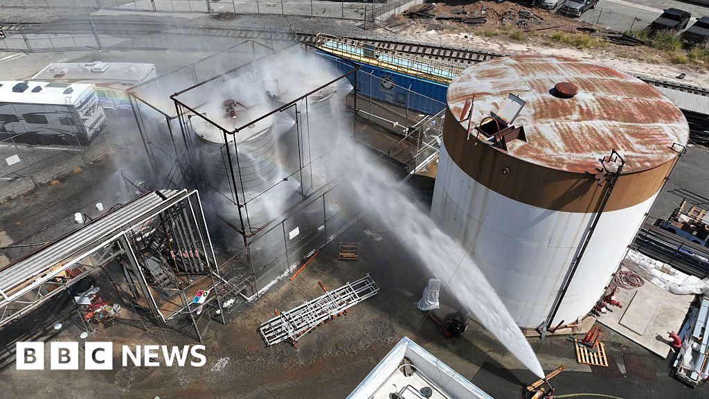 More than 40,000 Californians evacuated due to chemical tank leakOfficials have warned that the tank contains a "highly volatile" substance that could lead to an explosion.3 hrs agoUS & Canada More than 40,000 Californians evacuated due to chemical tank leakOfficials have warned that the tank contains a "highly volatile" substance that could lead to an explosion.3 hrs agoUS & Canada