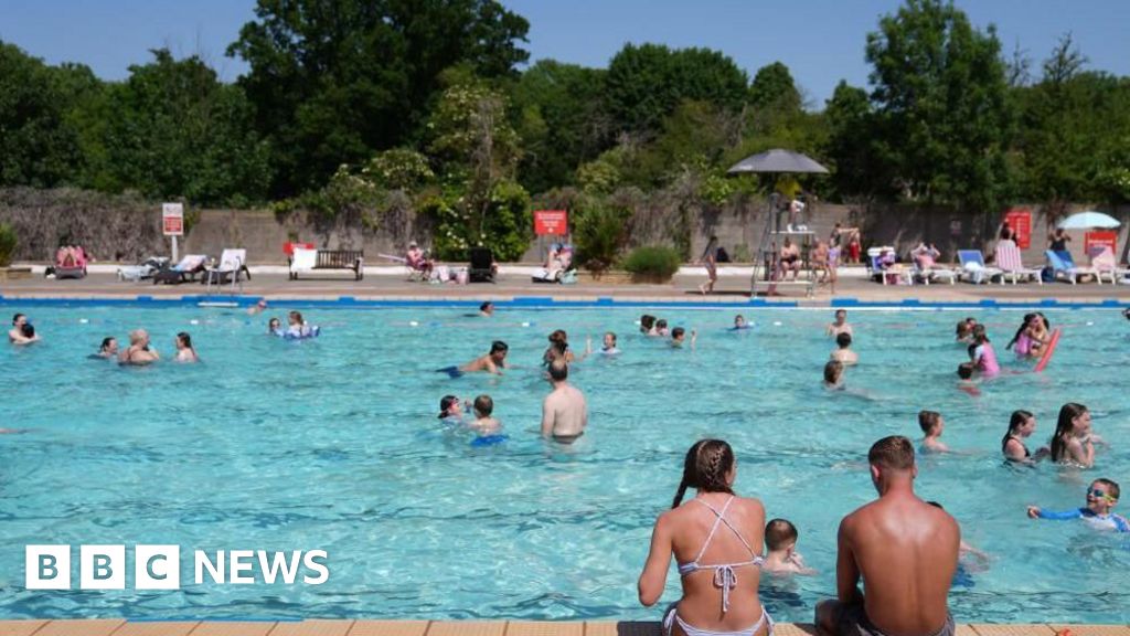 UK's hottest May day record broken for second day in a rowTemperatures soared to 35.1C in Kew Gardens, south-west London, according to provisional figures.1 hr agoUK UK's hottest May day record broken for second day in a rowTemperatures soared to 35.1C in Kew Gardens, south-west London, according to provisional figures.1 hr agoUK