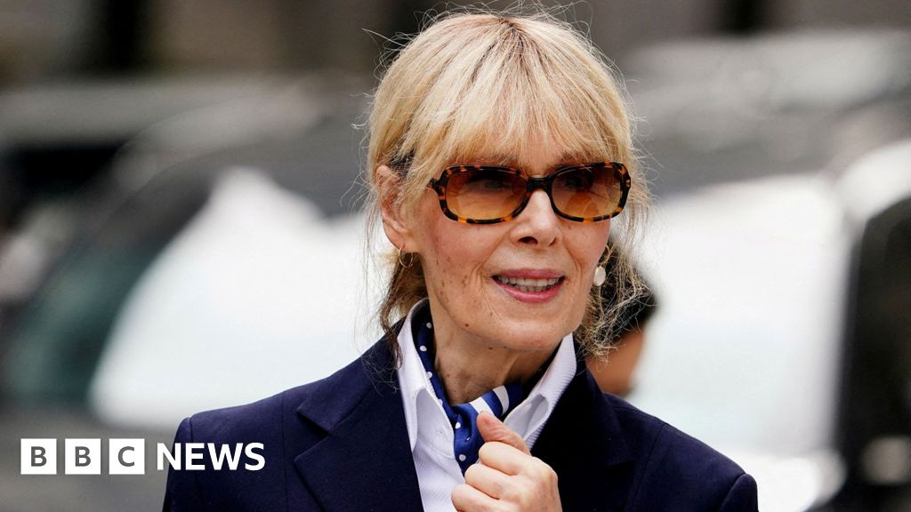 US justice department launches criminal investigation into Trump accuser E Jean Carroll, reports sayThe case centres on whether the former columnist lied about the funding she received for her civil lawsuit against the US president.26 mins agoUS & Canada US justice department launches criminal investigation into Trump accuser E Jean Carroll, reports sayThe case centres on whether the former columnist lied about the funding she received for her civil lawsuit against the US president.26 mins agoUS & Canada
