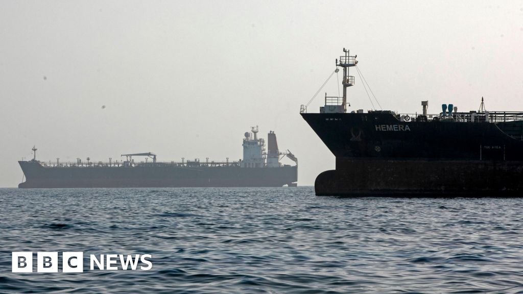 Iran and US report new wave of air strikes in GulfWashington and Tehran targeted each other's military facilities around the Strait of Hormuz.10 mins agoWorld Iran and US report new wave of air strikes in GulfWashington and Tehran targeted each other's military facilities around the Strait of Hormuz.10 mins agoWorld