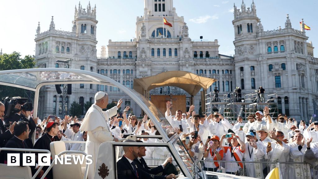 Huge crowds throng Madrid streets for Pope's open-air massThe pontiff waved at those gathered from his popemobile as he arrived at the Plaza de Cibeles.18 mins agoEurope Huge crowds throng Madrid streets for Pope's open-air massThe pontiff waved at those gathered from his popemobile as he arrived at the Plaza de Cibeles.18 mins agoEurope